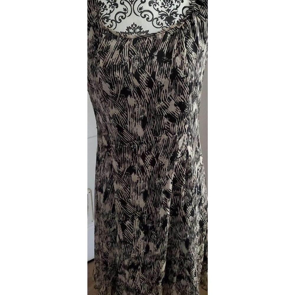 Comfy sleeveless dress with ruffle hem